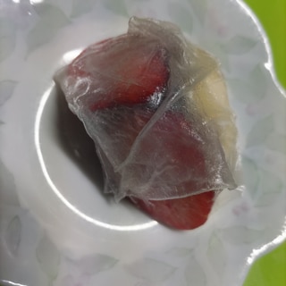 苺とあんことバニラアイスのライスペーパー包み